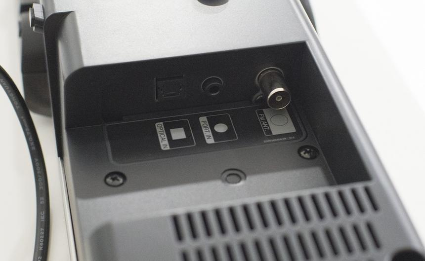 Разъемы на задней стороне корпуса LG BB5530A