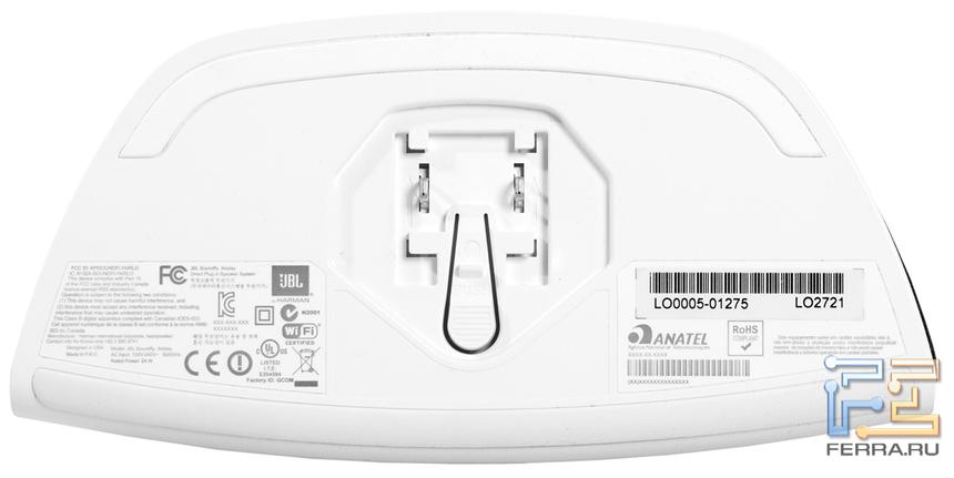 Сзади есть резиновые демпферы для контакта со стеной