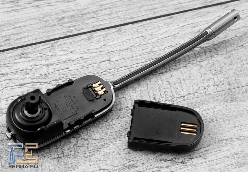 Обратная сторона гарнитуры Plantronics WH500, аккумулятор снят