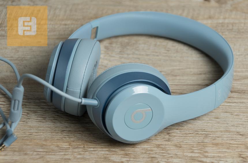 Наушники Beats Solo 2 с подключённым кабелем