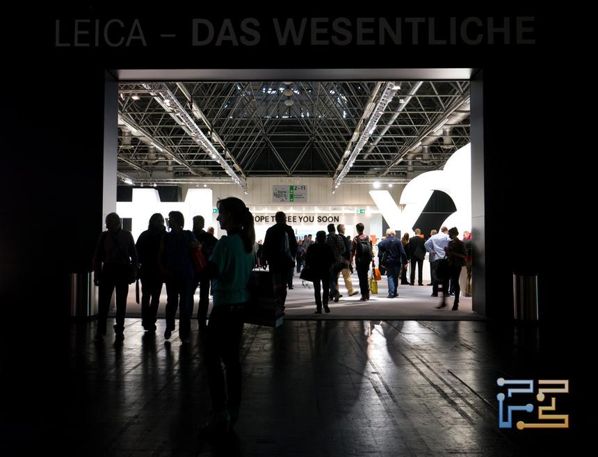 На выходе из павильона Leica