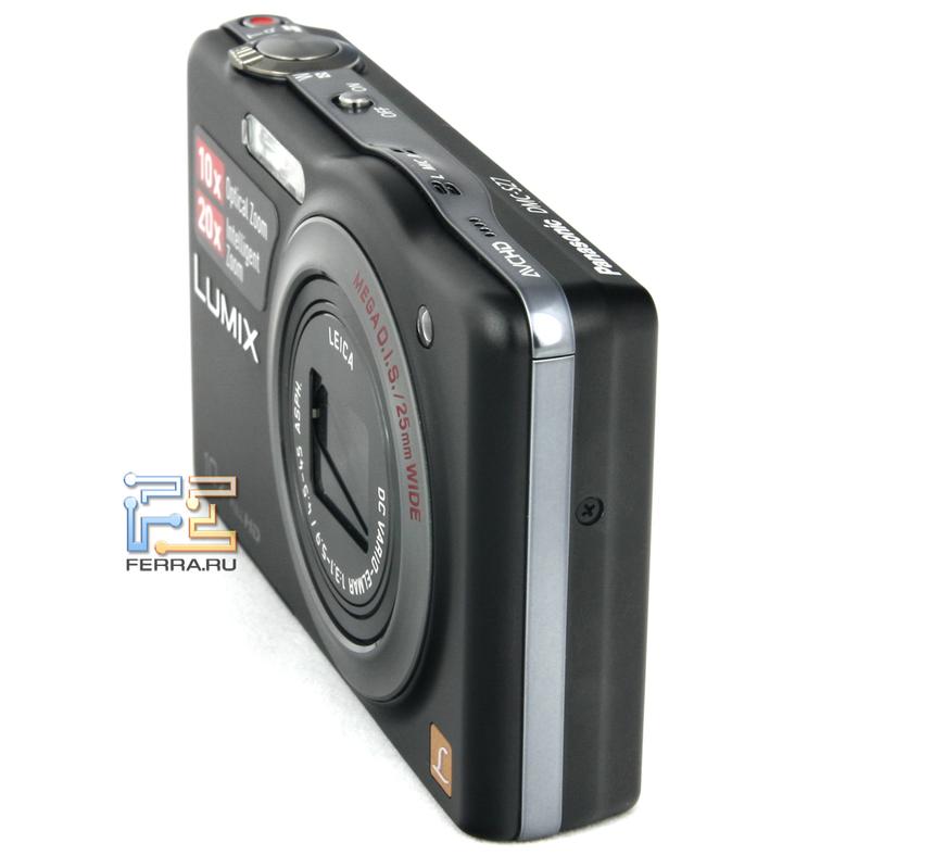 Panasonic Lumix DMC-SZ7, вид в три четверти