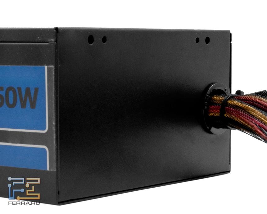 В 550-ваттном БП от OCZ отсутствуют модульные разъемы