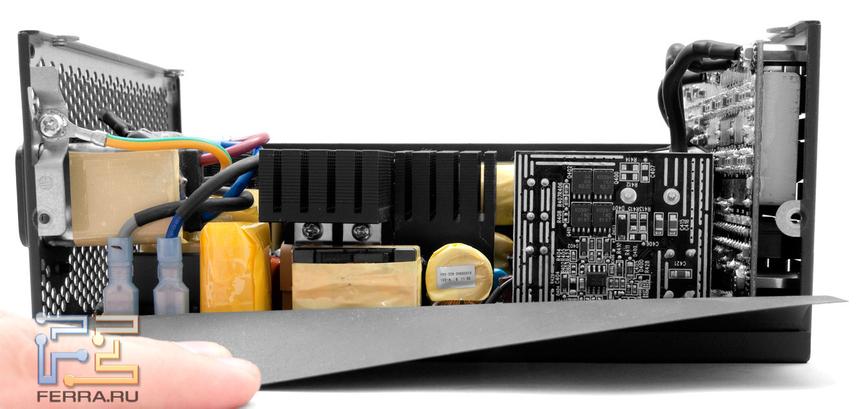 AX1200, вид на высоковольтную часть и один из DC-DC преобразователей