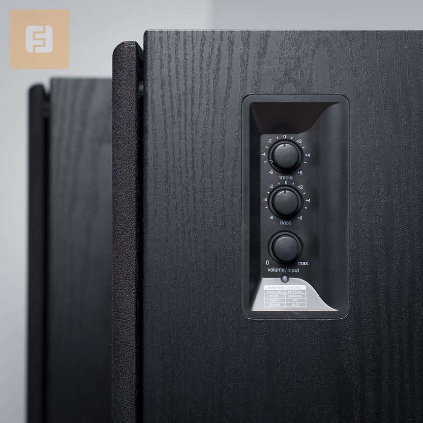 Регуляторы на корпусе Edifier R2800