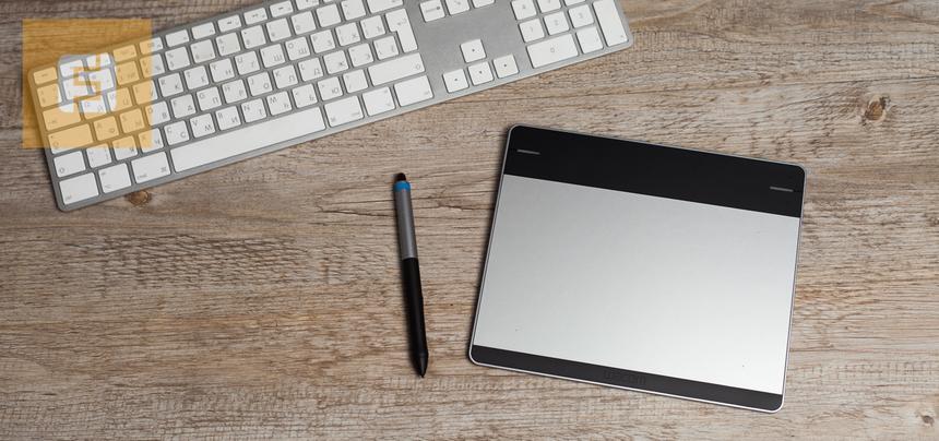 Wacom Intuos Pen&Touch Small в сравнении с клавиатурой Apple