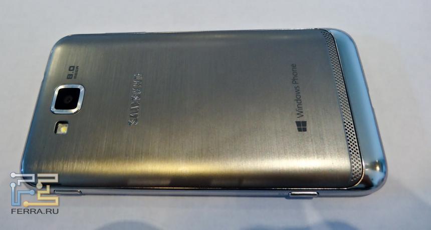 Samsung ATIV S - вид на заднюю крышку