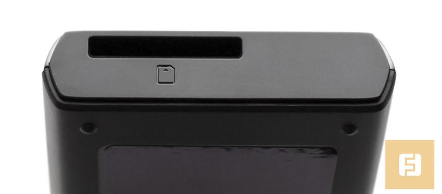 Карт-ридер SD/SDHX/SDXC на противоположном торце Kingston MobileLite Wireless