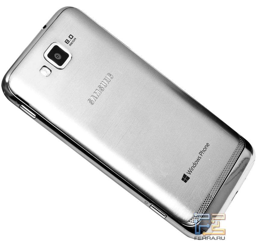 Задняя панель Samsung ATIV S выполнена под металл