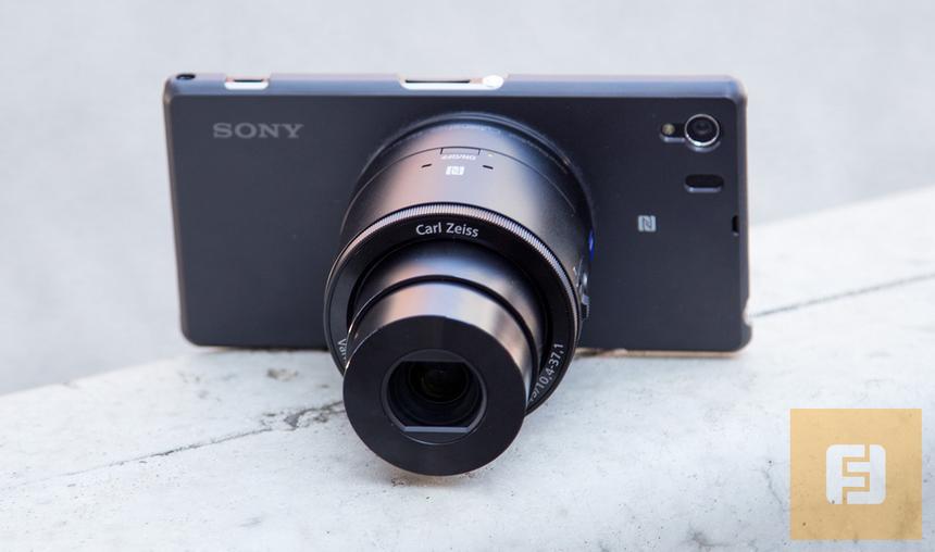 Sony Cyber-shot QX100 со смартфоном Xperia Z1