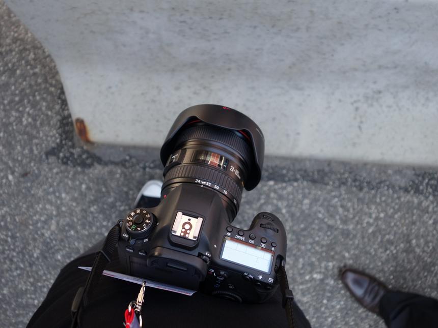 IFA 2013. Первый взгляд на Sony QX10 и QX100 — сменные объективы для смартфонов или камеры без экрана и кнопок