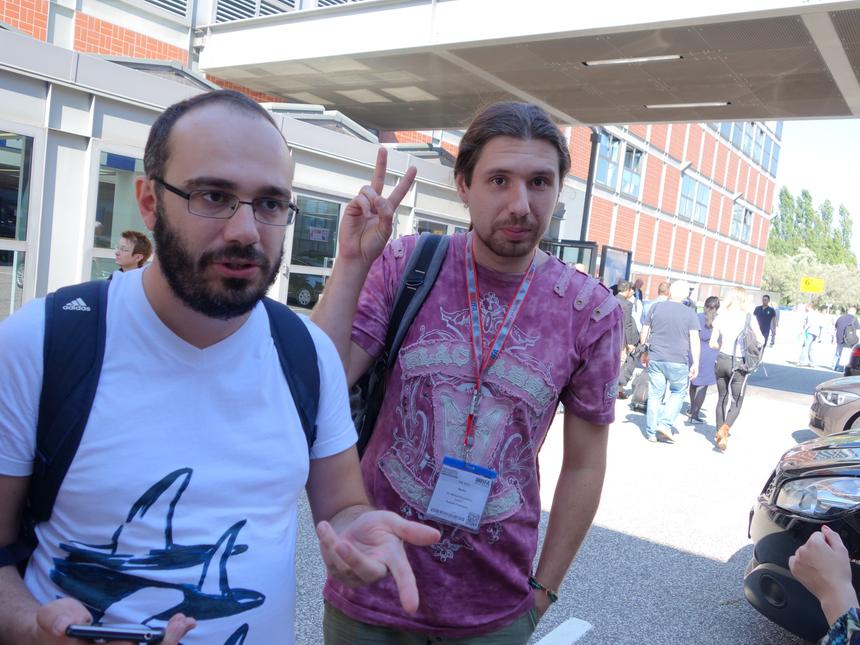 IFA 2013. Первый взгляд на Sony QX10 и QX100 — сменные объективы для смартфонов или камеры без экрана и кнопок