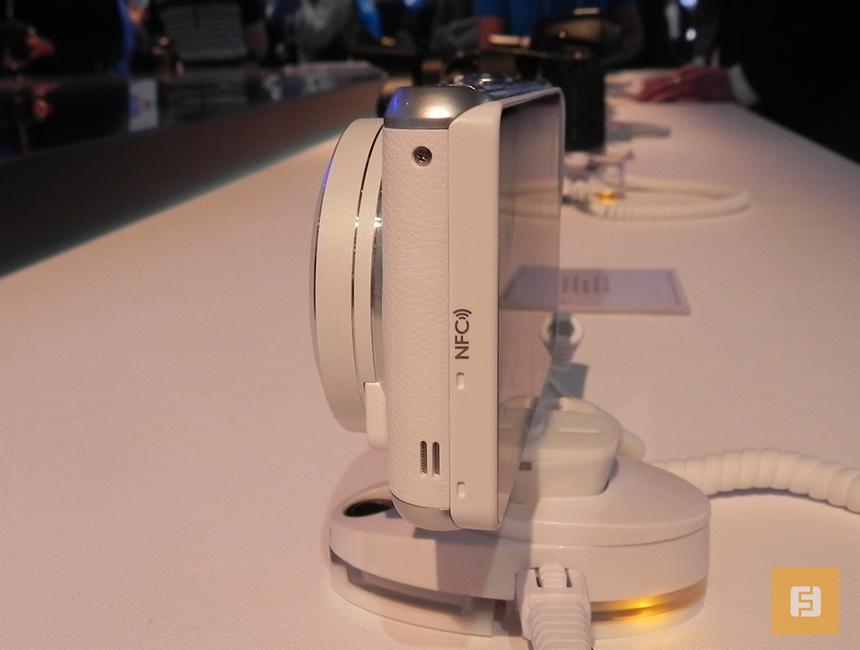 Место расположения модуля NFC в Samsung Galaxy Camera 2