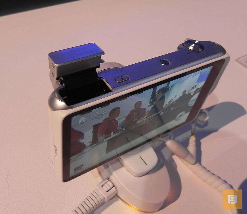 Встроенная вспышка Samsung Galaxy Camera 2