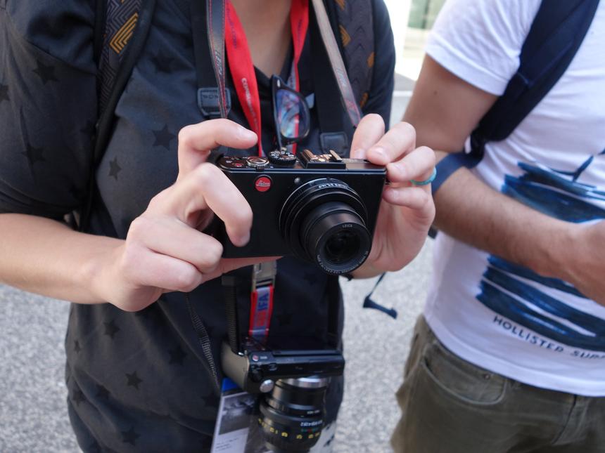 IFA 2013. Первый взгляд на Sony QX10 и QX100 — сменные объективы для смартфонов или камеры без экрана и кнопок