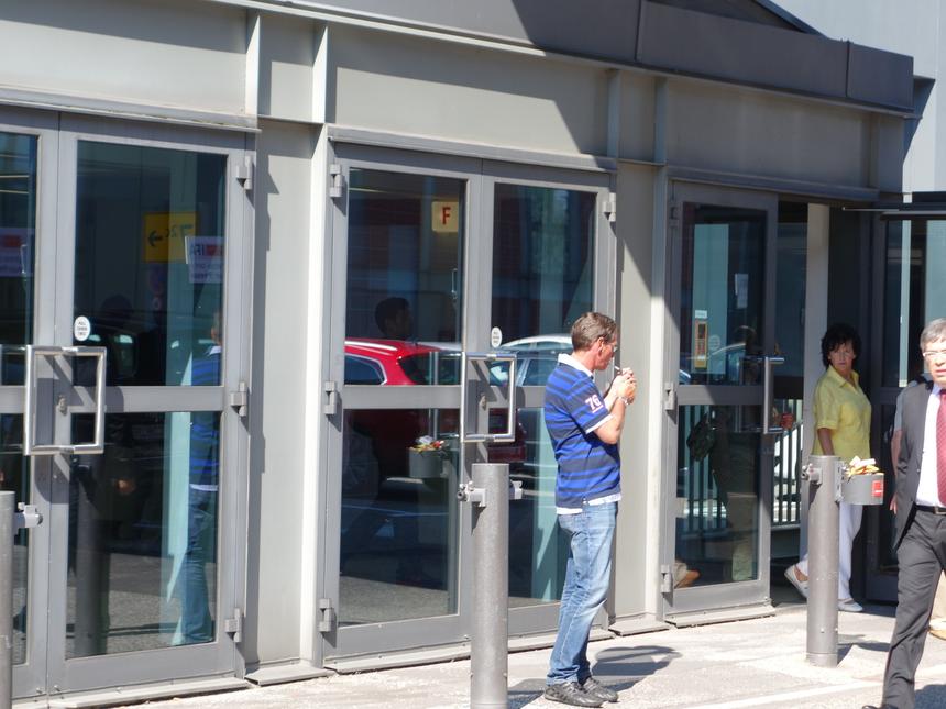 IFA 2013. Первый взгляд на Sony QX10 и QX100 — сменные объективы для смартфонов или камеры без экрана и кнопок