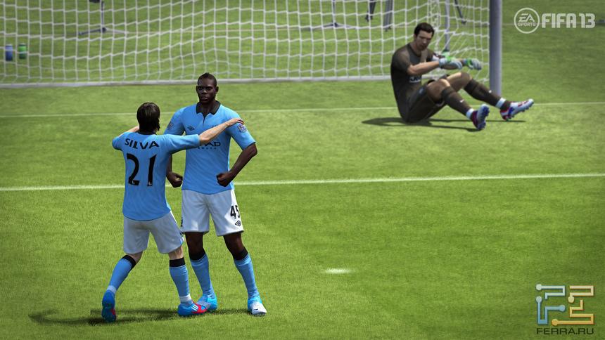 Один из самых высокооплачиваемых футболистов мира, Марио Балотелли, радуется забитому голу