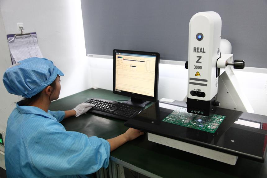 В том числе и под микроскопом