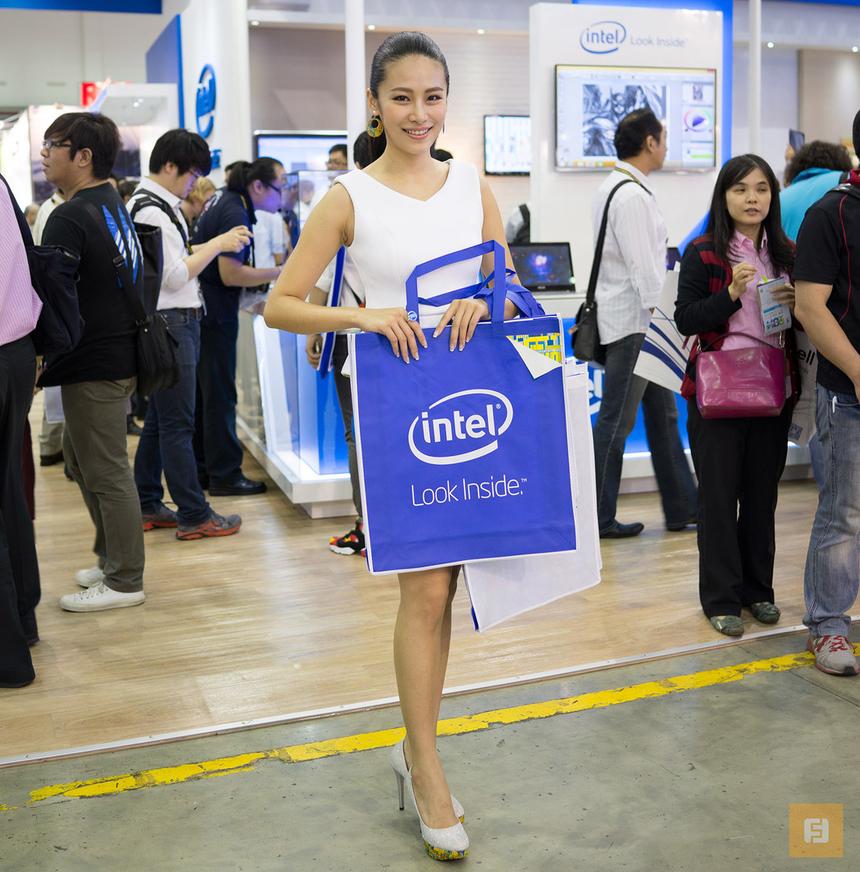 Intel явно нанимает моделей, имея жесткие минимальные ограничения по росту