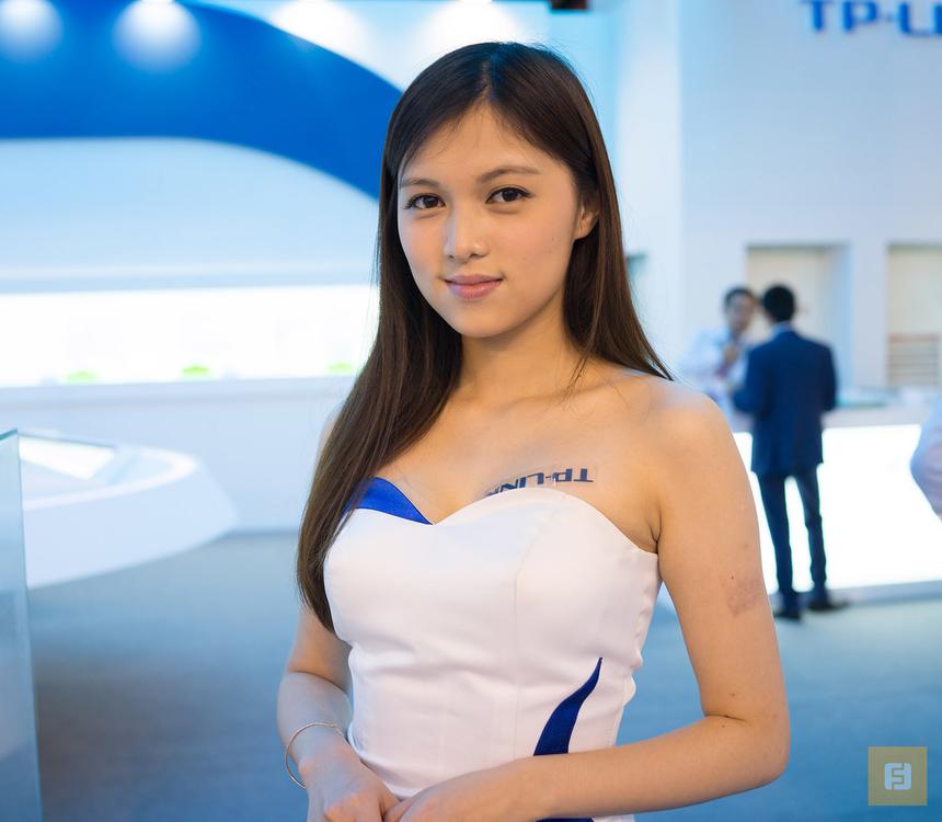 Усталая улыбка в последний день Computex 2014