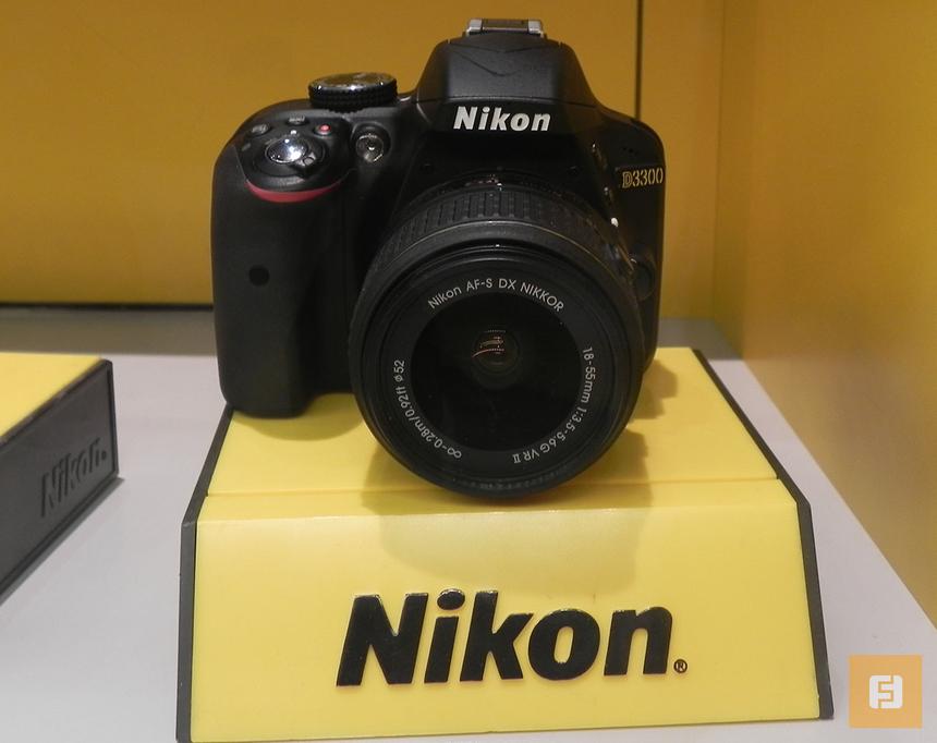 Nikon D3300 на стенде Nikon на выставке CES 2014