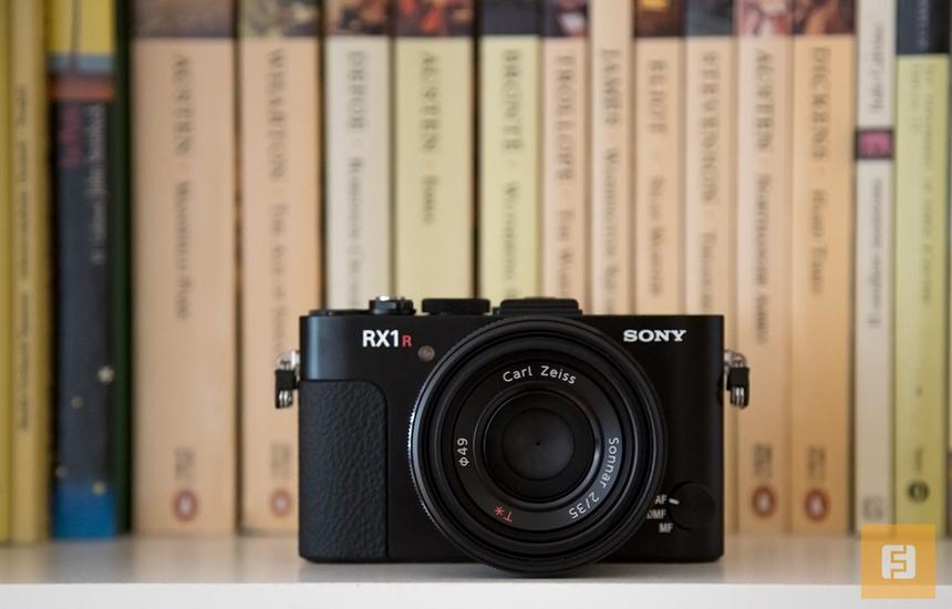 Общий вид Sony Cyber-shot DSC-RX1R