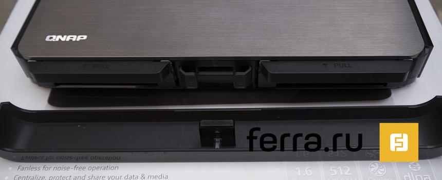 QNAP HS-210, снимаем переднюю панель