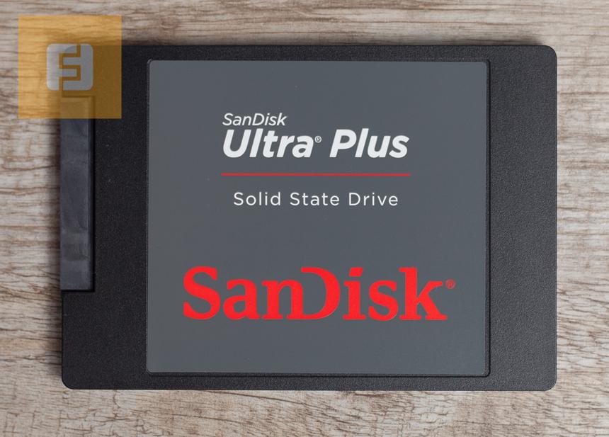 Лицевая сторона SanDisk Ultra Plus