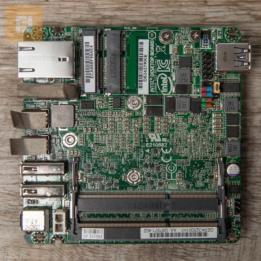 Intel NUC DC53427HYE, материнская плата, лицевая сторона