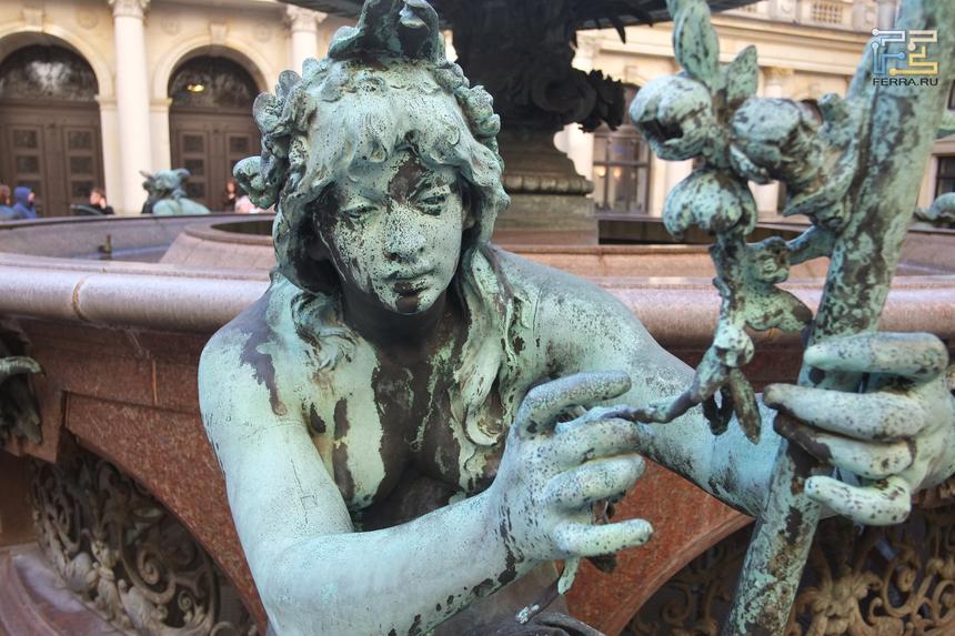 ISO 400, f/4.0, 18 мм, 1/80 с