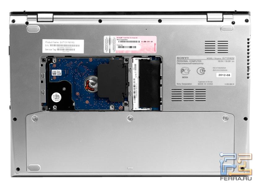 Sony VAIO T13 (SVT1311M1R) со снятым аккумулятором и задней панелью