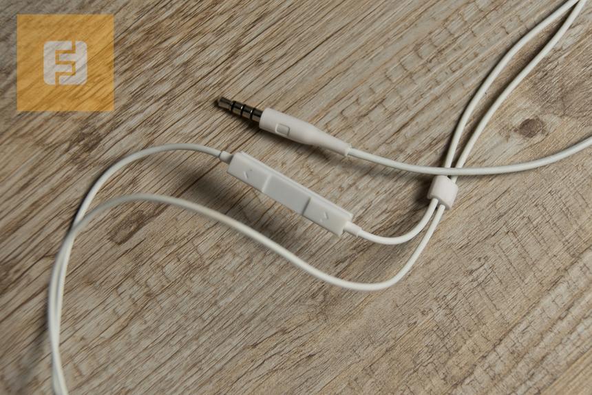 Комплектный кабель рассчитан на технику Apple