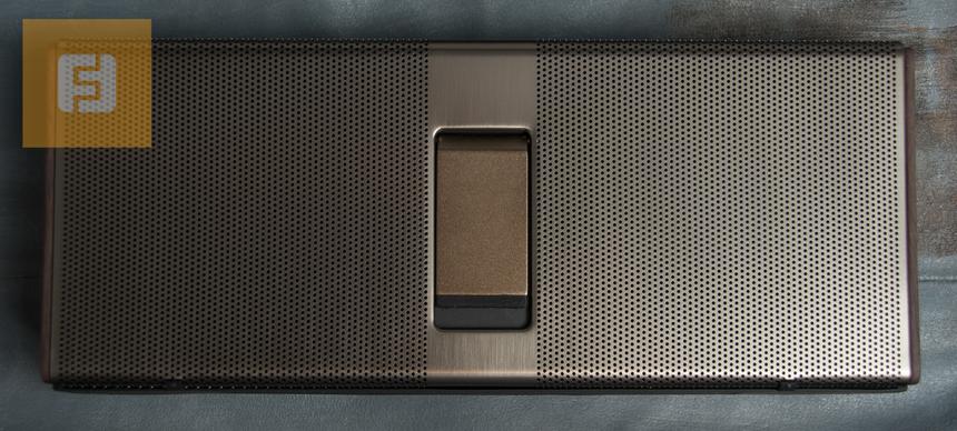 С виду не скажешь, но внутри находится полноценная аудиосистема