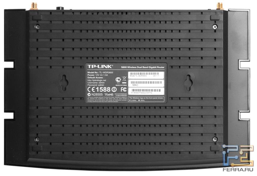 Отверстия под шурупы позволяют вешать роутер на стену, вверх или вниз ногами