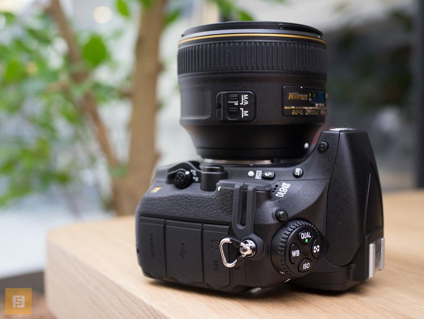 Верхняя и левая стороны корпуса Nikon D810