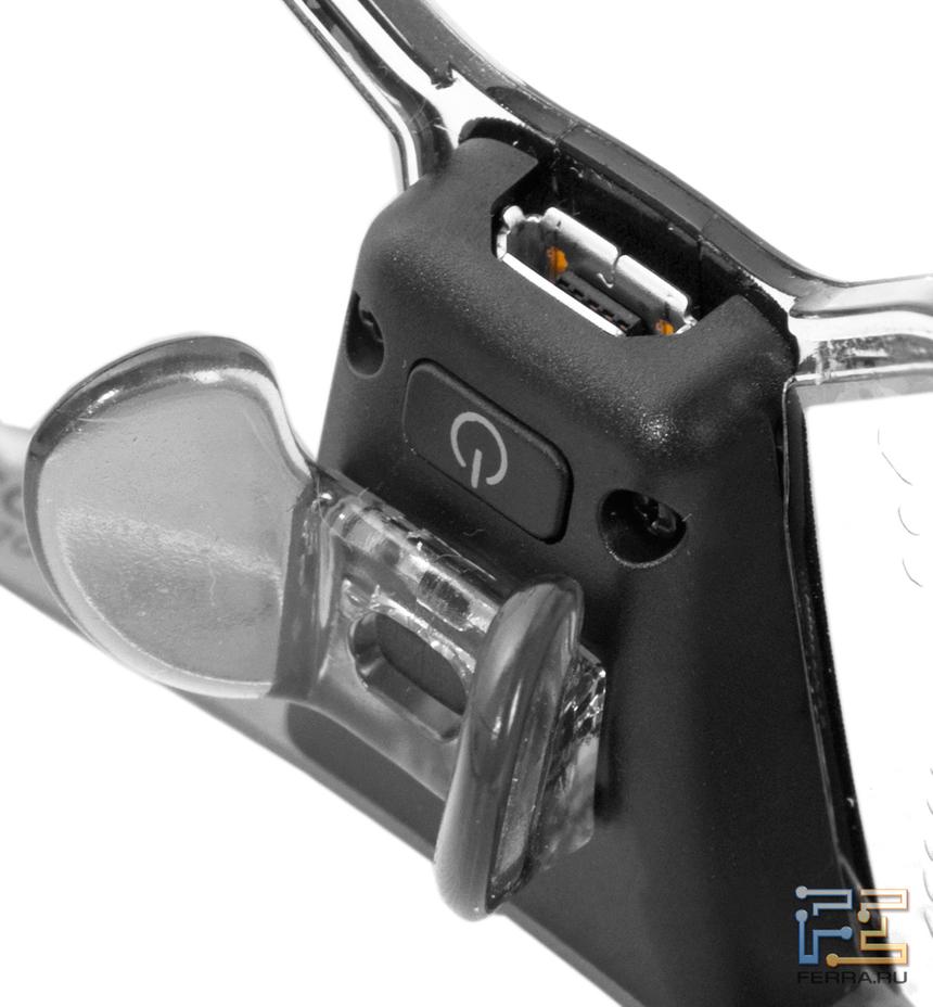 Переносица очков модели TDG-BR750, на которой находится кнопка включения/выключения и разъем для подзарядки