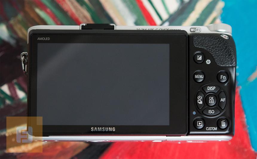Задняя сторона корпуса Samsung NX300