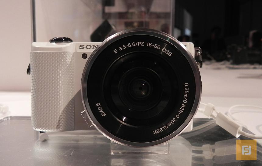 Sony A5000, вид спереди