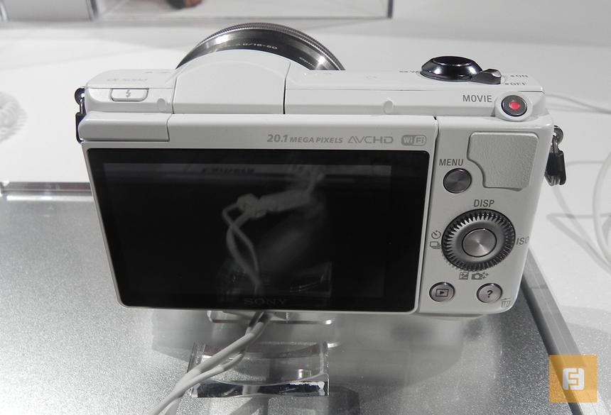 Тыльная сторона корпуса Sony A5000