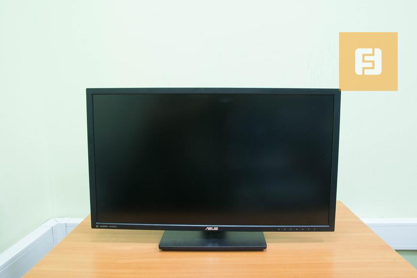 ASUS PB287Q в самом низком положении экрана