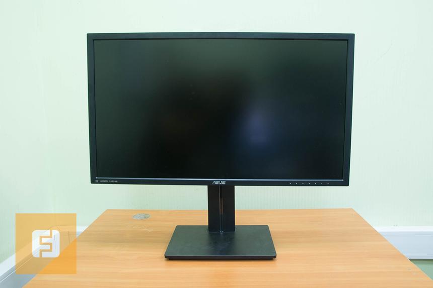 ASUS PB287Q в самым высоком положении экрана
