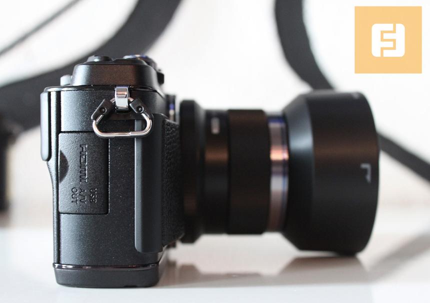 Вид на отсек для внешних подключений Olympus PEN E-P5