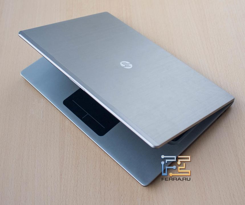 HP Folio 13 с приоткрытой крышкой