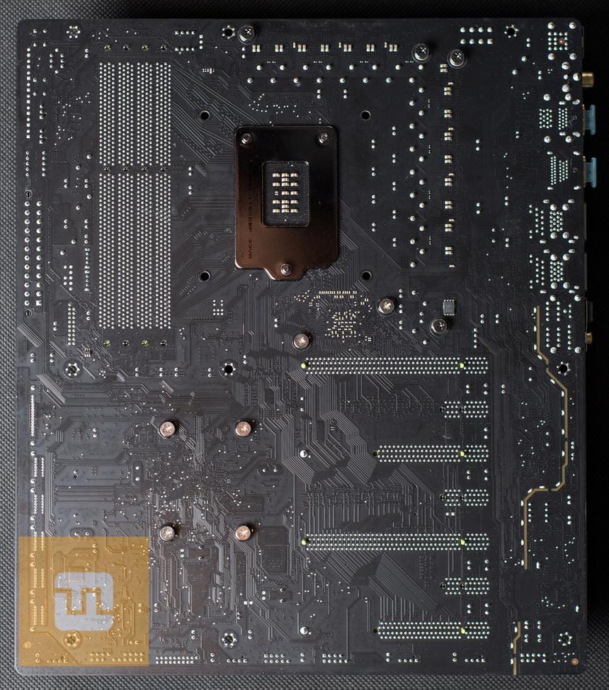 Оборотная сторона системной платы GIGABYTE G1.SNIPER 5