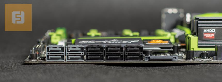 Разъемы SATA на торцевой части системной платы GIGABYTE G1.SNIPER 5