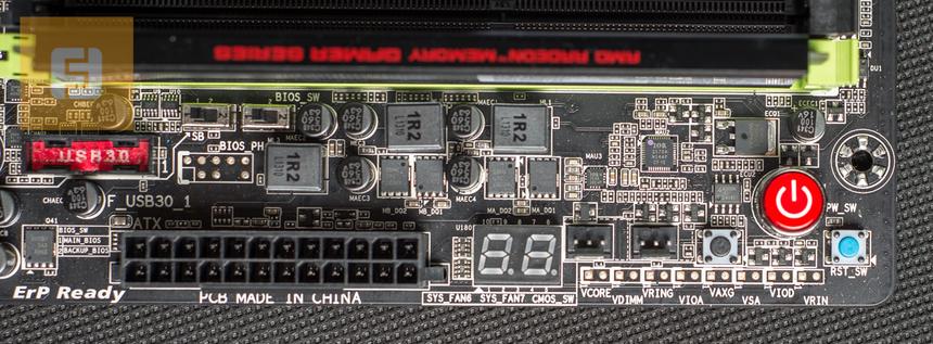 Уголок оверклокера GIGABYTE G1.SNIPER 5: клавиши запуска, перезагрузки, очистки CMOS, а также экран кодов POST