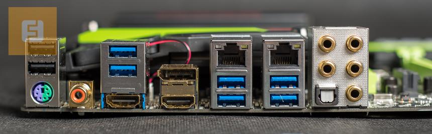 Задняя панель с большим набором разъемов