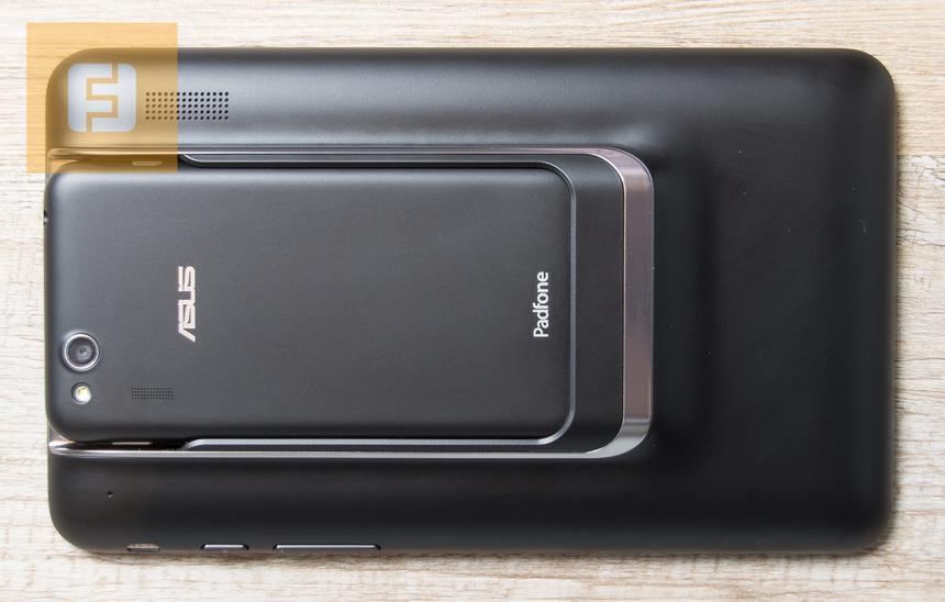 Смартфон вставляется в свой слот легко, но сидит крепко и не выпадает