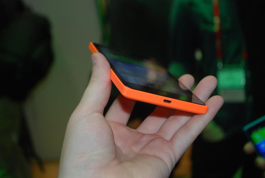 Нижняя грань Nokia XL