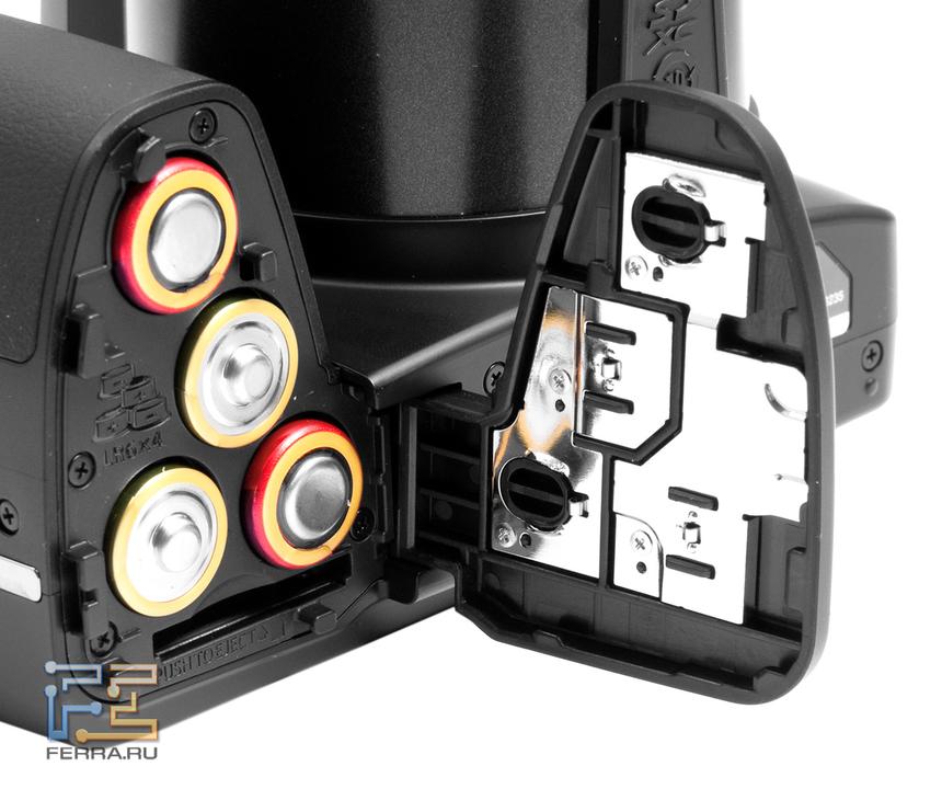 Olympus Stylus SP-820UZ iHS с установленными элементами питания